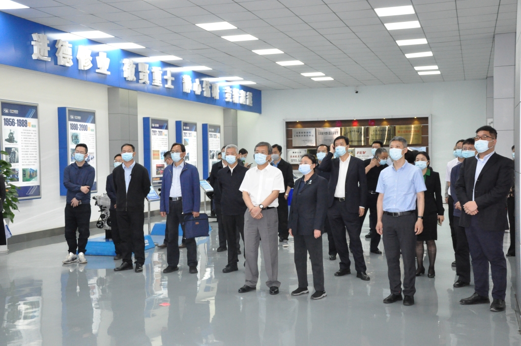 中共云南省委办公厅调研组到 尊龙人生就是博首页开展调研