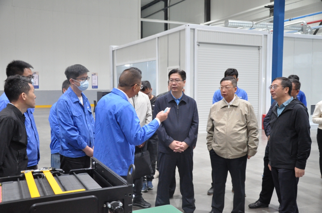 昆明市氢能、、、储能等绿色能源工业调研组到云南尊龙人生就是博首页动力集团有限公司开展调研